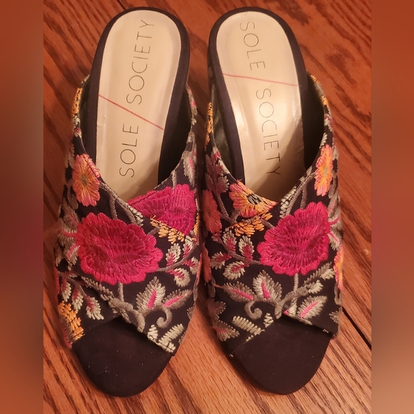 Sole Society Tapestry Slides Size 8 - Picture 1 of 7
